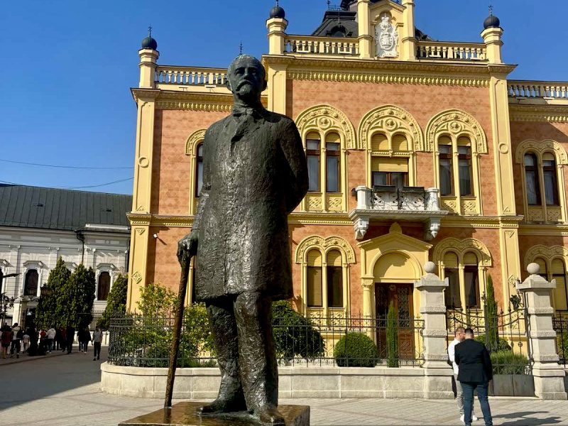 Novi Sad (trg) — fotografija 3