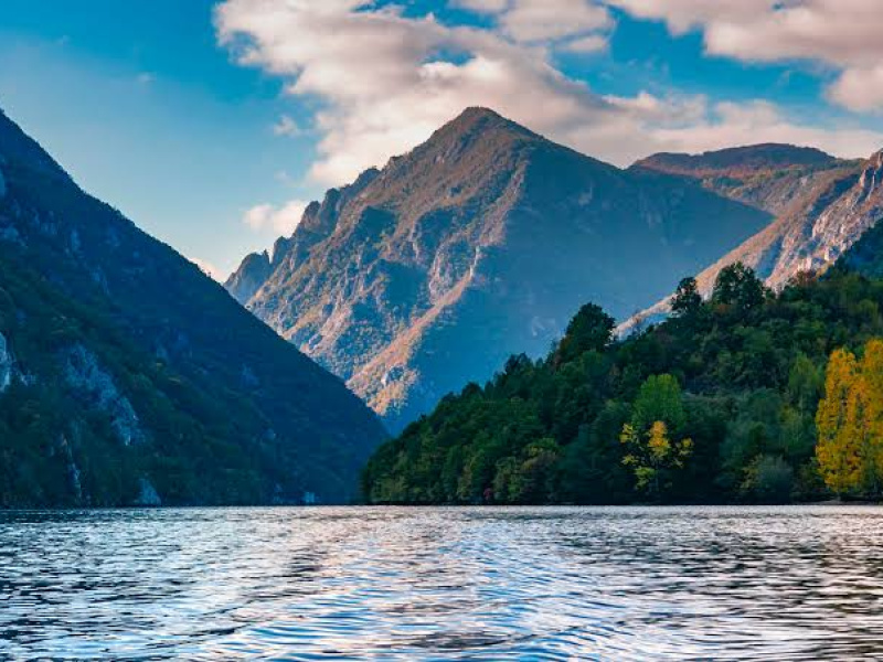 Jezero Perućac — fotografija 2