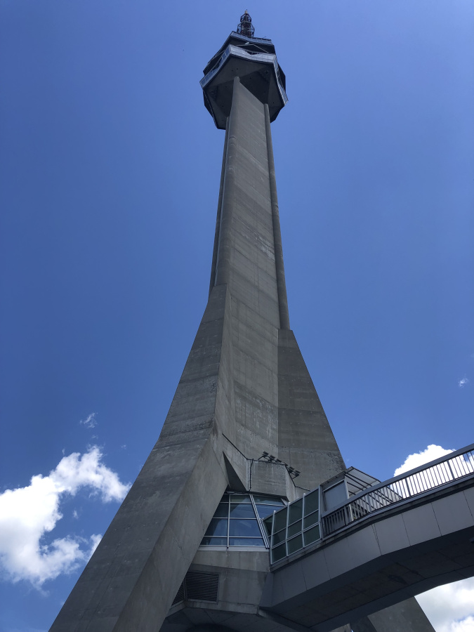 Avala (Avalski toranj) (Planinski vrhovi) — glavna fotografija